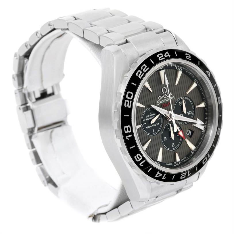 This image shows a front and side view of the Omega Aqua Terra 231.10.44.52.06.001 Men
s Stainless Steel Grey Dial 231.10.44.52.06.001 Men
s Stainless Steel Grey Dial watch, highlighting its dial, bezel, and bracelet.