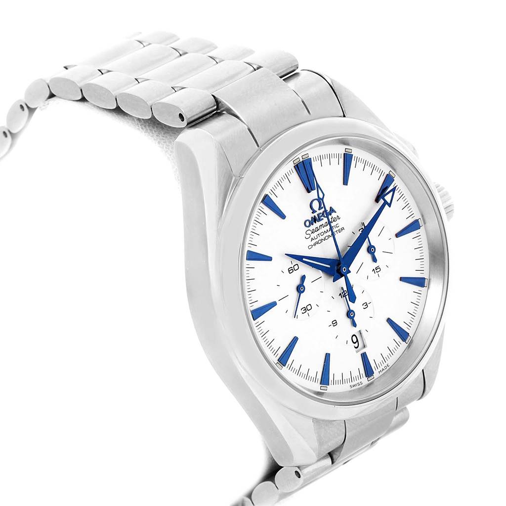 This image shows an Omega Aqua Terra 2512.30.00 Men
s Stainless Steel Silver Dial 2512.30.00 Men
s Stainless Steel Silver Dial watch angled to highlight the face, bezel, and the beginning of the bracelet.