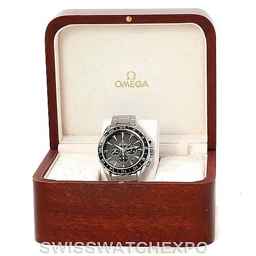 The image shows an Omega Aqua Terra 231.10.44.52.06.001 Men
s Stainless Steel Grey Dial 231.10.44.52.06.001 Men
s Stainless Steel Grey Dial watch with a metal bracelet, displayed front-on in a wooden presentation box.