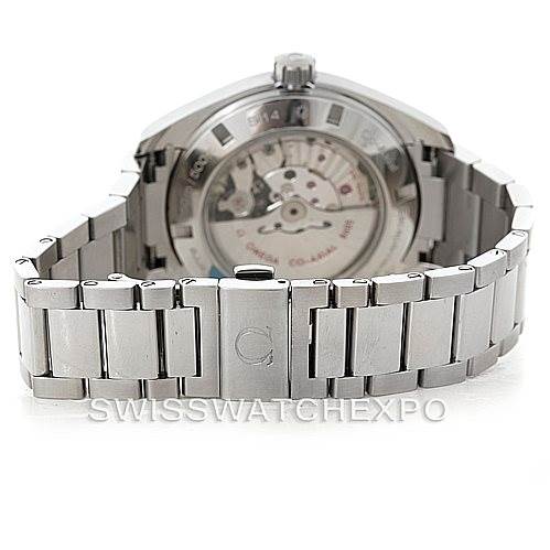 The image shows the back view of an Omega Aqua Terra 231.10.43.22.01.001 Men
s Stainless Steel Black Dial 231.10.43.22.01.001 Men
s Stainless Steel Black Dial watch, highlighting its bracelet and transparent case back.