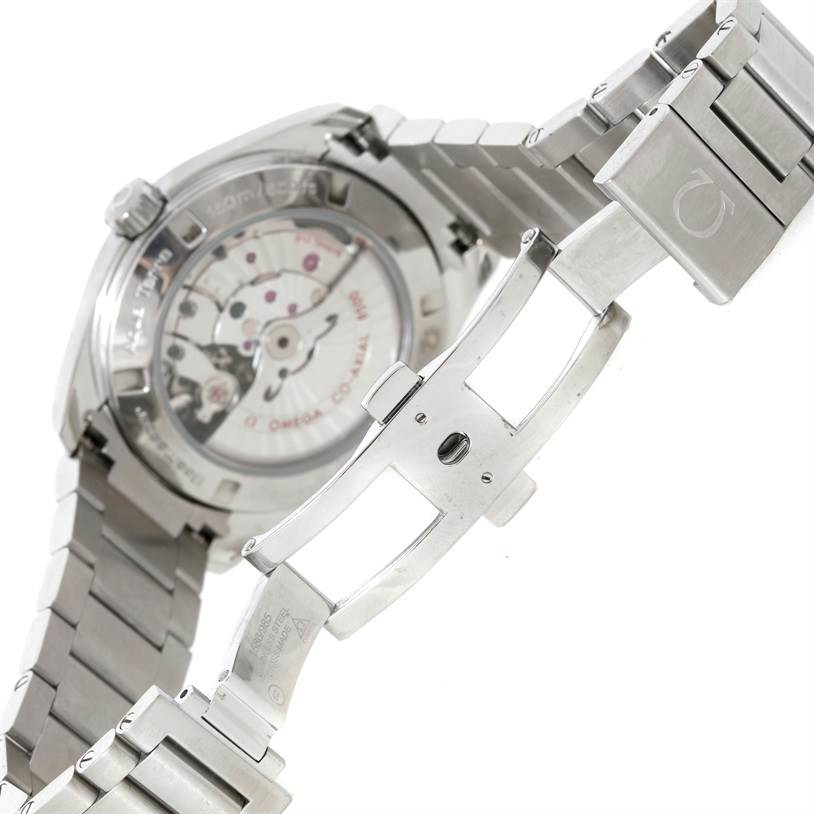 The image shows the back case and clasp of the Omega Aqua Terra 231.10.42.21.06.001 Men
s Stainless Steel Grey Dial 231.10.42.21.06.001 Men
s Stainless Steel Grey Dial watch, highlighting the metal bracelet and movement inside the case.
