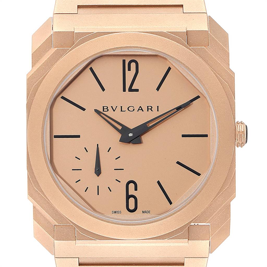 This is a front view of the Bvlgari Octo 102912 Men
s Rose Gold Pink Dial 102912 Men
s Rose Gold Pink Dial model watch displaying the dial and hands.