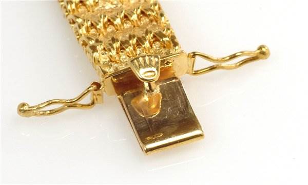 The image shows the clasp and part of the bracelet of a Rolex Cocktail 231 Women's Yellow Gold Silver Dial 231 Women's Yellow Gold Silver Dial watch at a close-up angle.