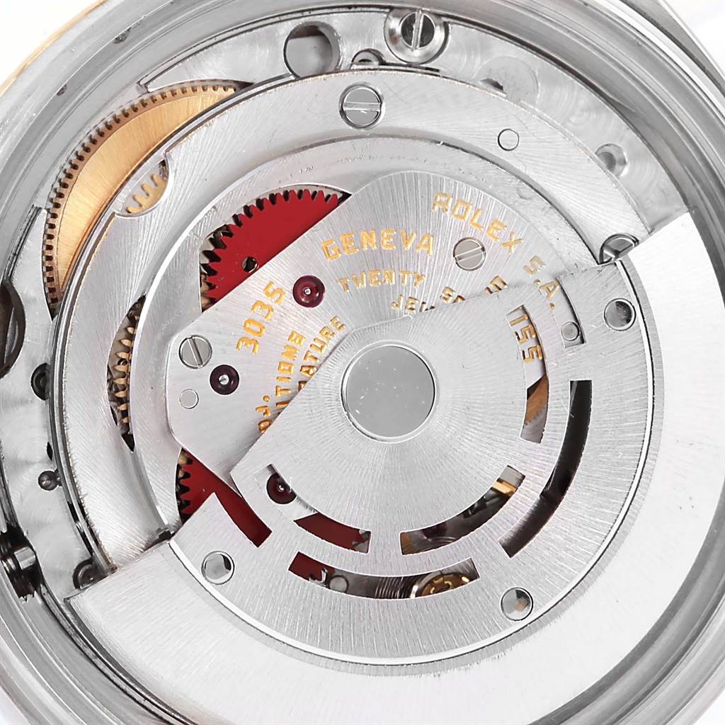 The image shows the inner mechanical parts of the Vintage Collection model by Rolex from an exposed rear angle.
