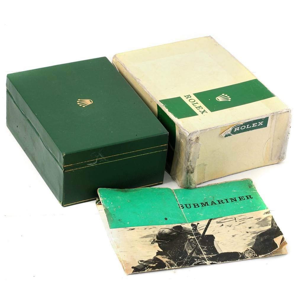 The image shows a green Rolex watch box, an outer cardboard box, and a Submariner manual from the Vintage Collection model by Rolex.