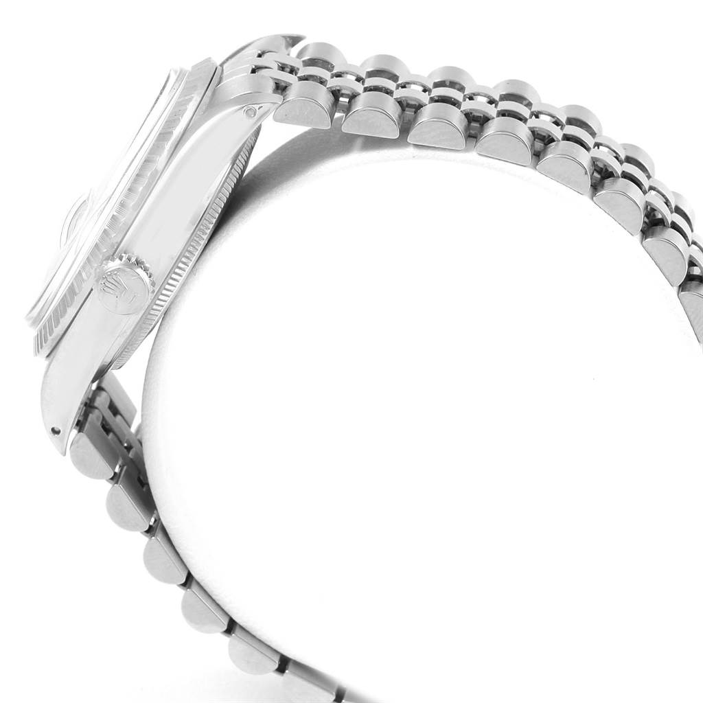 The image shows the side profile and bracelet of a Rolex Vintage Collection 16030 Men
s Stainless Steel Silver Dial 16030 Men
s Stainless Steel Silver Dial watch.