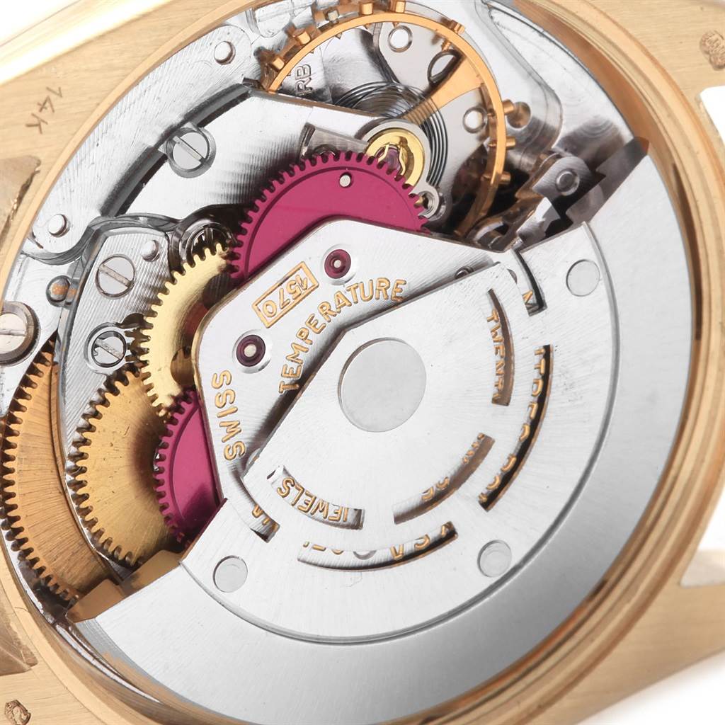 This image shows the internal mechanism of the Rolex Vintage Collection 1002 Men's Yellow Gold Silver Dial 1002 Men's Yellow Gold Silver Dial watch from a close-up angle.