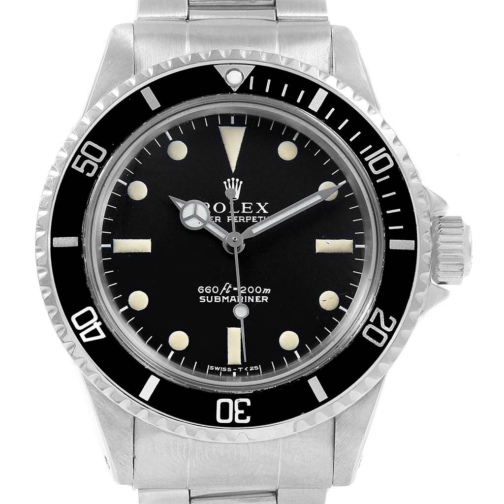 The image shows a frontal view of the Rolex Vintage Collection 5513 Men
s Stainless Steel Black Dial 5513 Men
s Stainless Steel Black Dial Submariner watch, detailing the dial, bezel, and bracelet.