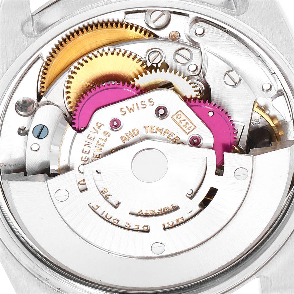This image shows the internal mechanism of the Vintage Collection watch by Rolex viewed from a close-up top angle.