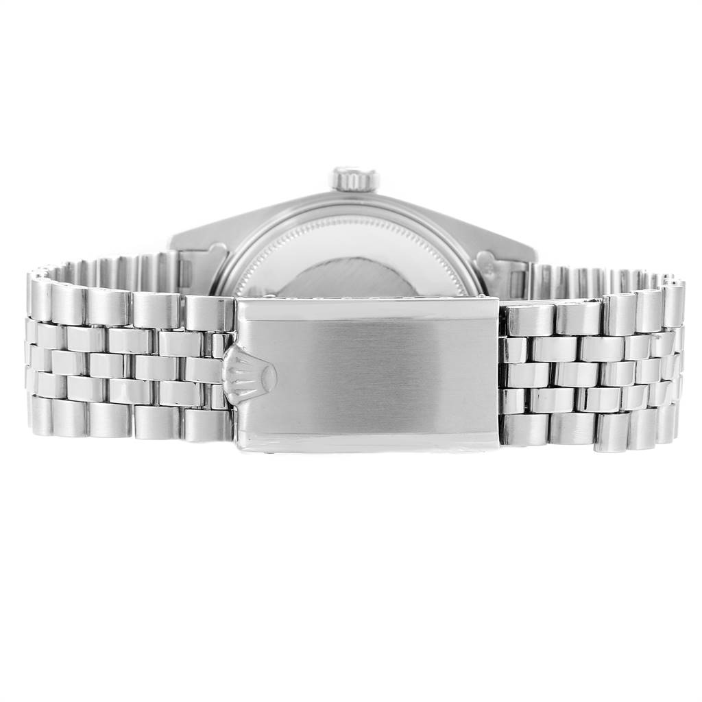 This image shows the backside of the Rolex Vintage Collection 1601 Men
s Stainless Steel Silver Dial 1601 Men
s Stainless Steel Silver Dial watch, highlighting its clasp and metal bracelet.