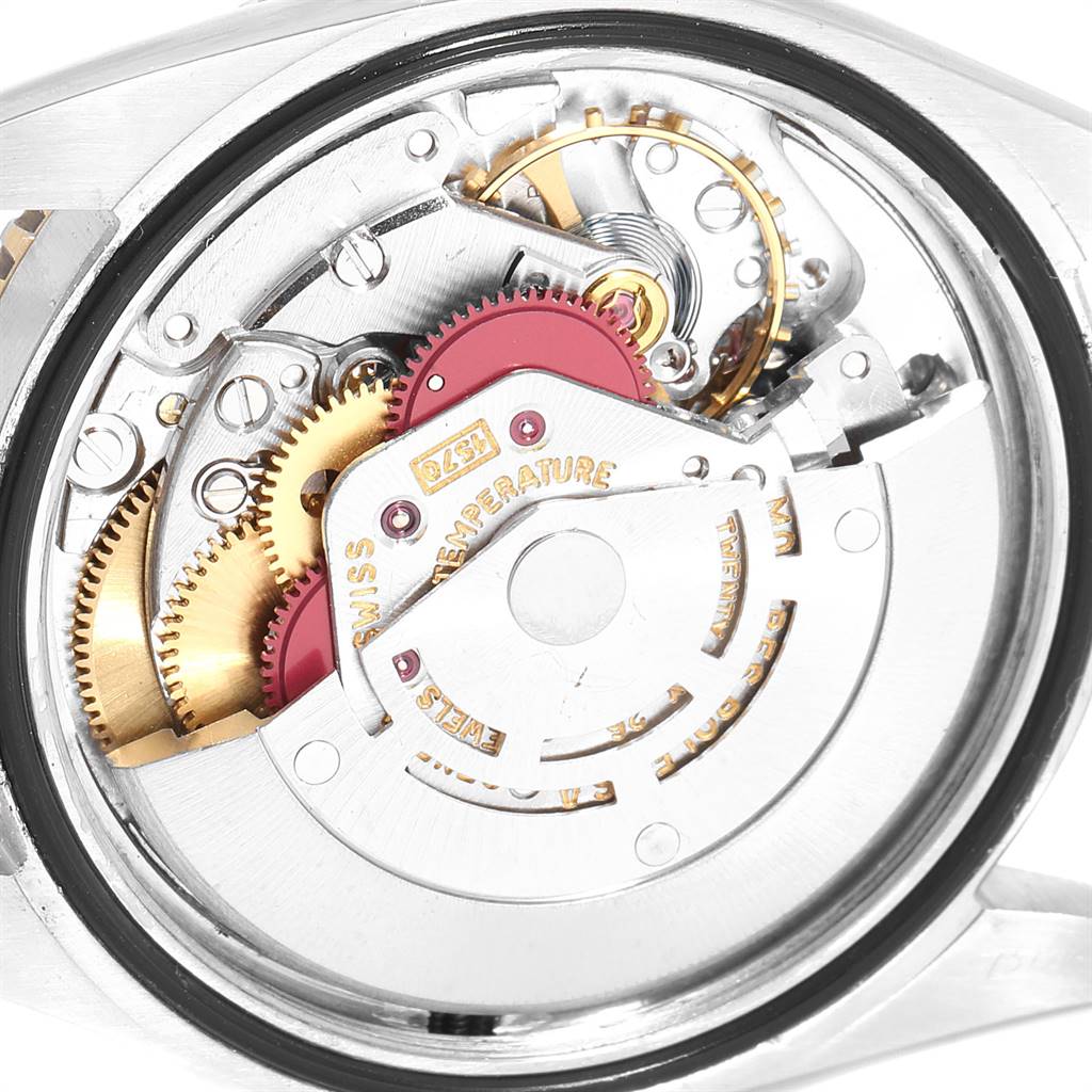 This image shows an internal close-up of the Rolex Vintage Collection 1625 Men
s Steel and Gold (two tone) Champagne Dial 1625 Men
s Steel and Gold (two tone) Champagne Dial watch movement and gears.