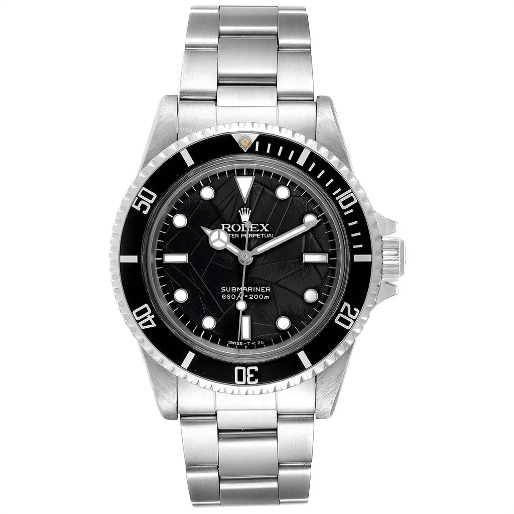 The image shows a front view of a Rolex Vintage Collection 5513 Men
s Stainless Steel Black Dial 5513 Men
s Stainless Steel Black Dial Submariner watch, highlighting the dial, bezel, and bracelet.