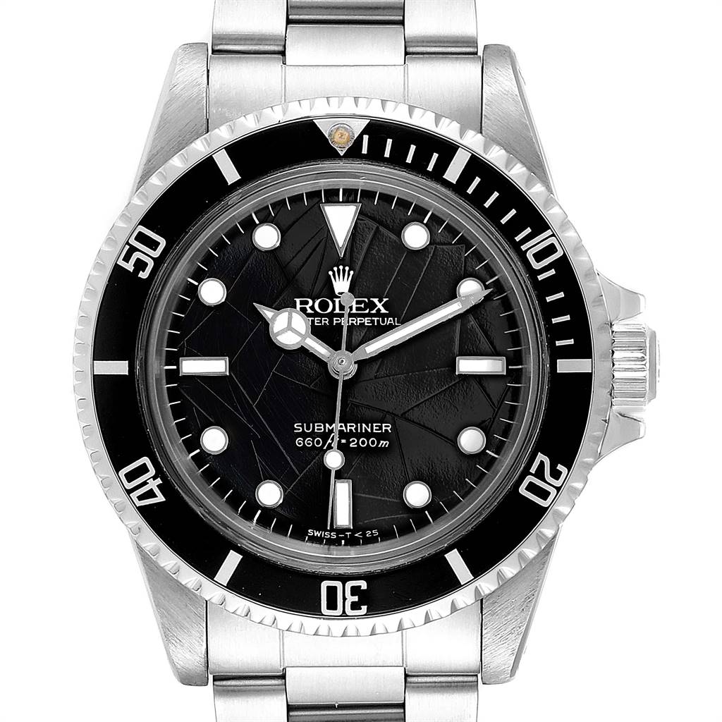The image shows a frontal view of the Rolex Vintage Collection 5513 Men
s Stainless Steel Black Dial 5513 Men
s Stainless Steel Black Dial Submariner, highlighting the dial, bezel, and part of the bracelet.