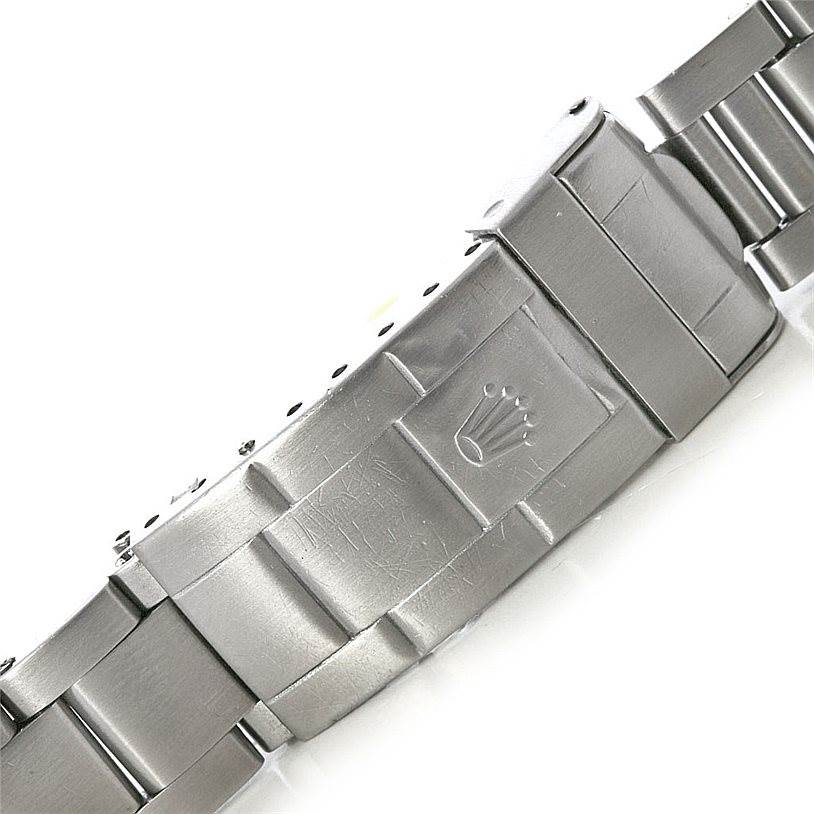 This image shows a close-up of the stainless steel bracelet and clasp with the Rolex logo of the Vintage Collection model by Rolex.