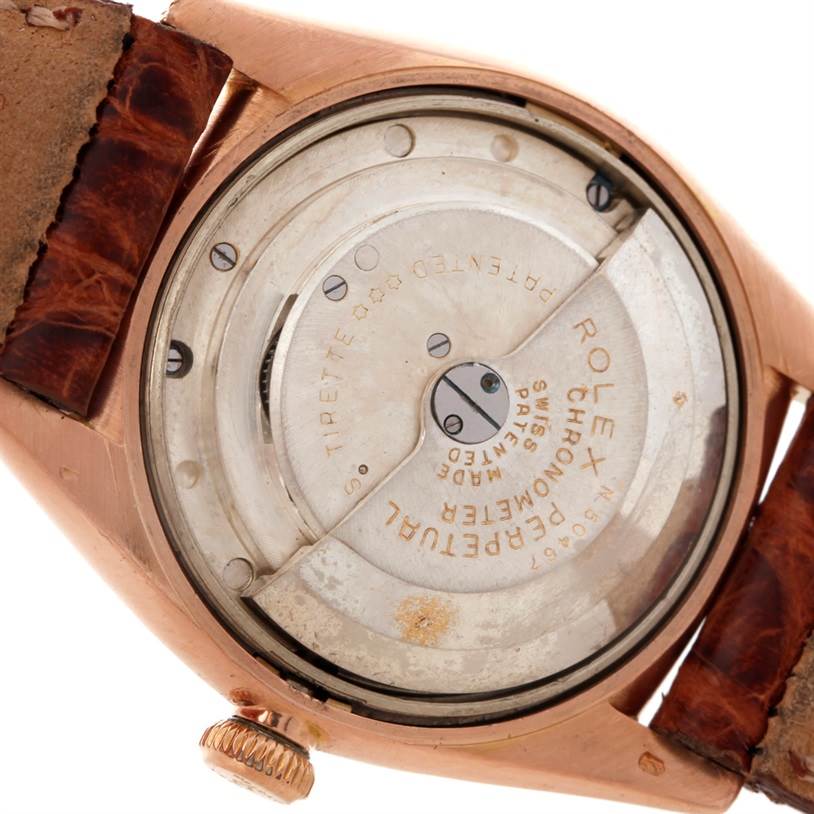 The image shows a close-up of the movement and inner part of the Rolex Vintage Collection 3131 Men's Rose Gold Silver Dial 3131 Men's Rose Gold Silver Dial model, including the rotor and part of the strap.