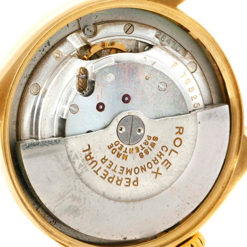 The image shows the internal mechanism of a Vintage Collection Rolex watch from a close-up, top-down angle.