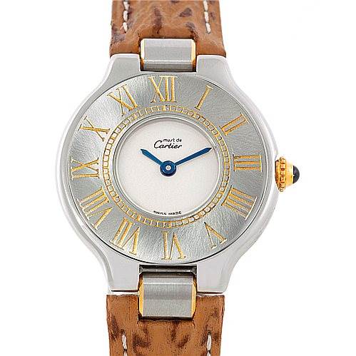 This image shows a front view of the Cartier Must 21 W1007323 Men's Stainless Steel Silver Dial W1007323 Men's Stainless Steel Silver Dial watch, highlighting its dial, hands, and leather strap.