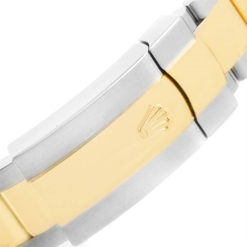 This is a close-up of the two-tone bracelet clasp of the Rolex Datejust 41 116333 Men's Steel and Gold (two tone) Black Dial 116333 Men's Steel and Gold (two tone) Black Dial watch.