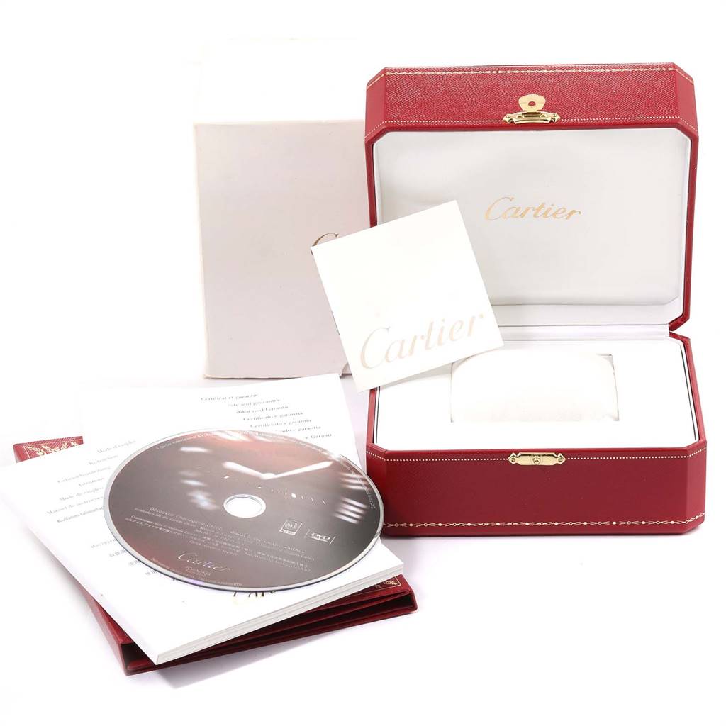 The image shows the packaging, a box, a manual, and a CD for the Calibre de Cartier model by Cartier.