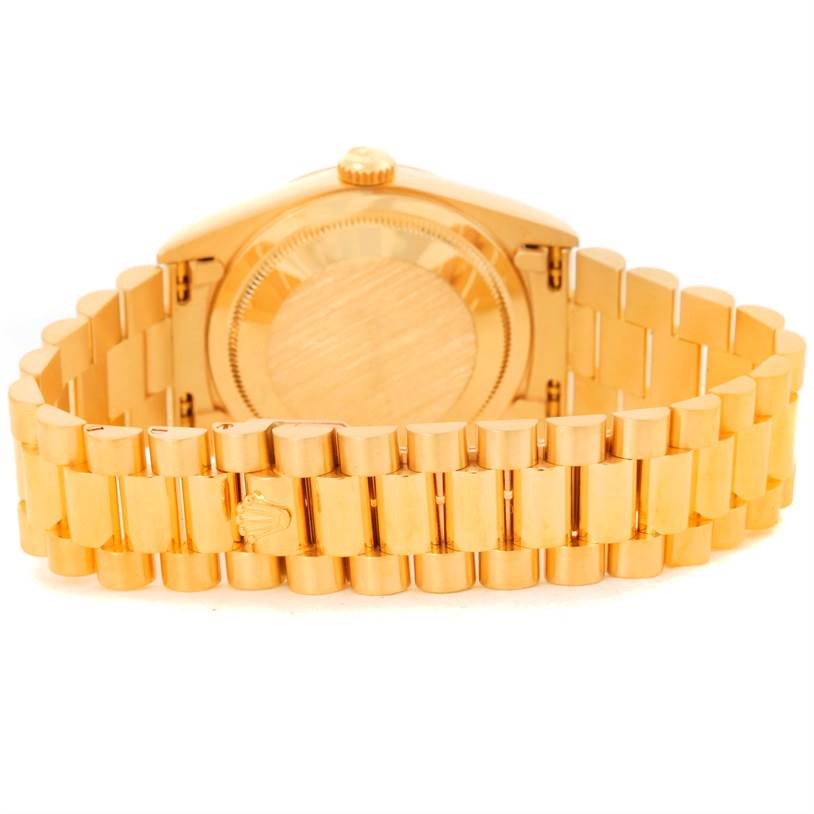 This image shows the back view and bracelet of a Rolex President 18238 Men
s Yellow Gold Champagne Dial 18238 Men
s Yellow Gold Champagne Dial model watch.