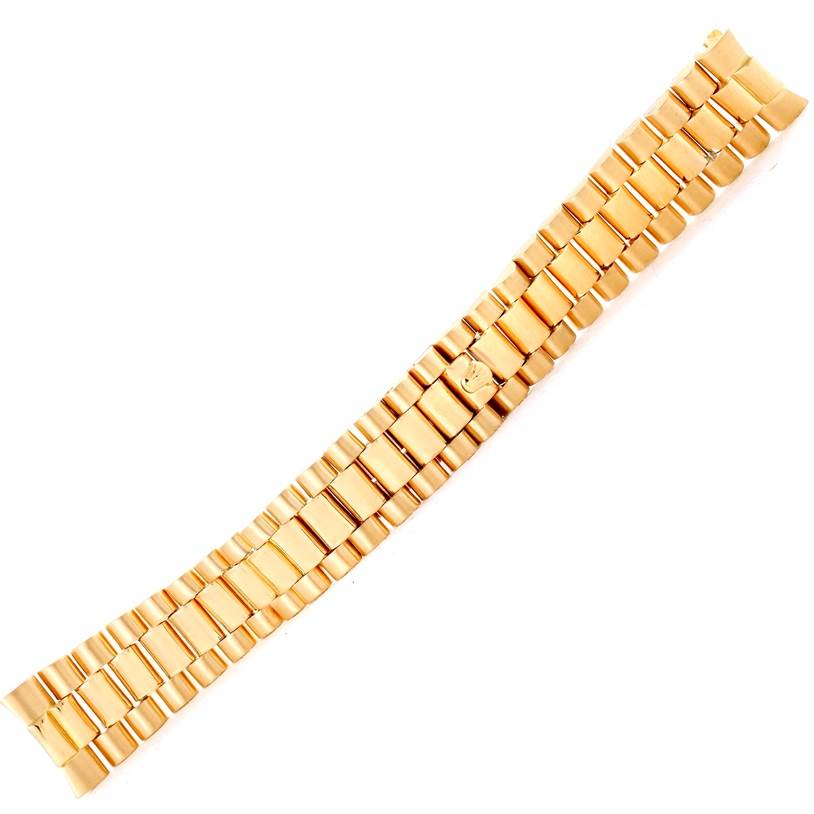 This image shows a bracelet from a Rolex President Men's  Men's  model watch, viewed from above.