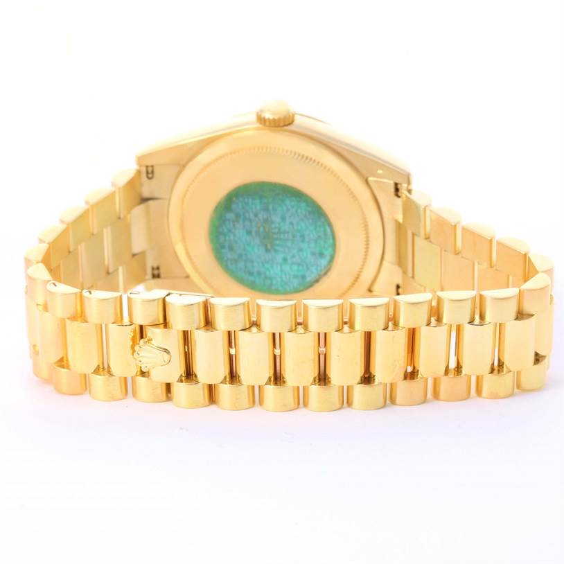This image shows the back view of a Rolex President 118238 Men
s Yellow Gold Black Dial 118238 Men
s Yellow Gold Black Dial model watch, highlighting its gold bracelet and case.
