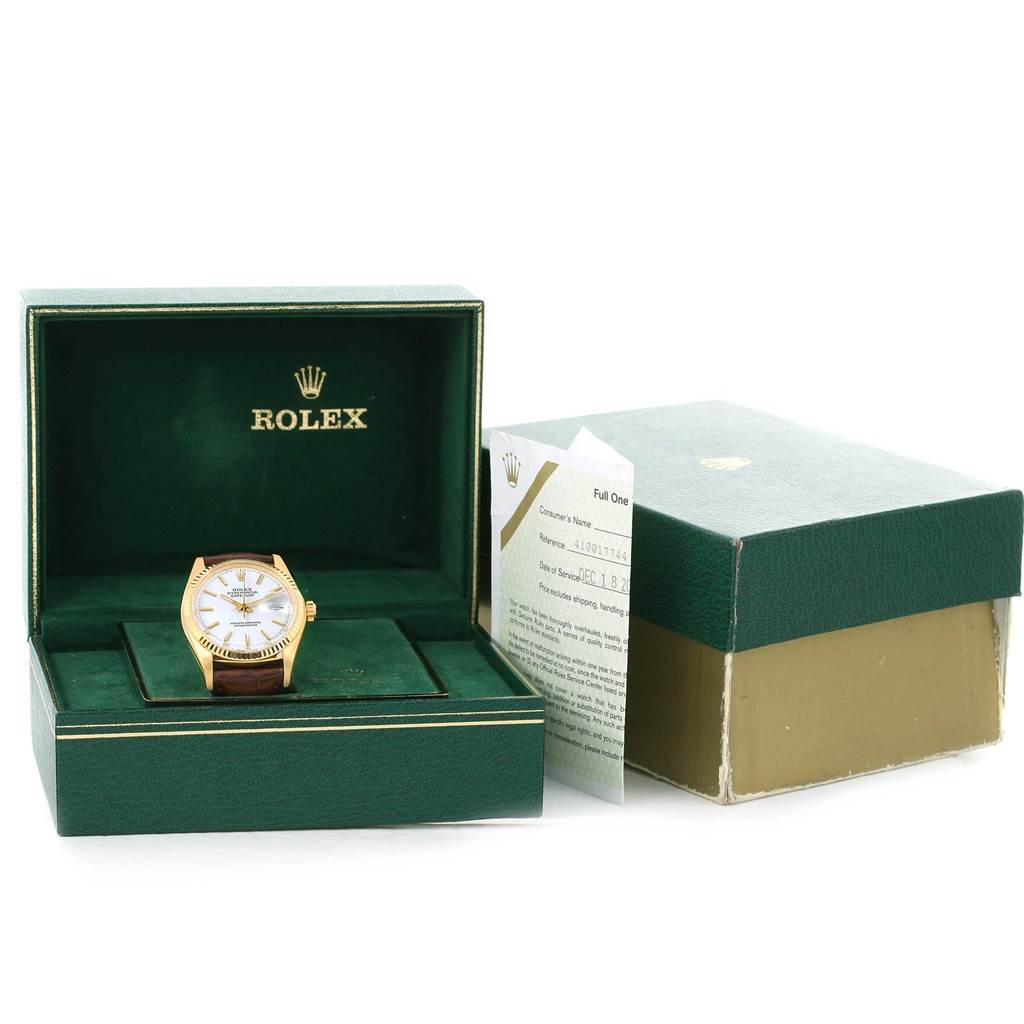 The Rolex President 1601 Men
s Yellow Gold White Dial 1601 Men
s Yellow Gold White Dial watch is shown in its open green box, alongside documentation and an outer box.