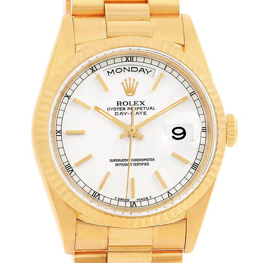 The image shows a Rolex President 18238 Men
s Yellow Gold White Dial 18238 Men
s Yellow Gold White Dial model watch from a top-down angle, highlighting the dial, day-date display, and part of the bracelet.