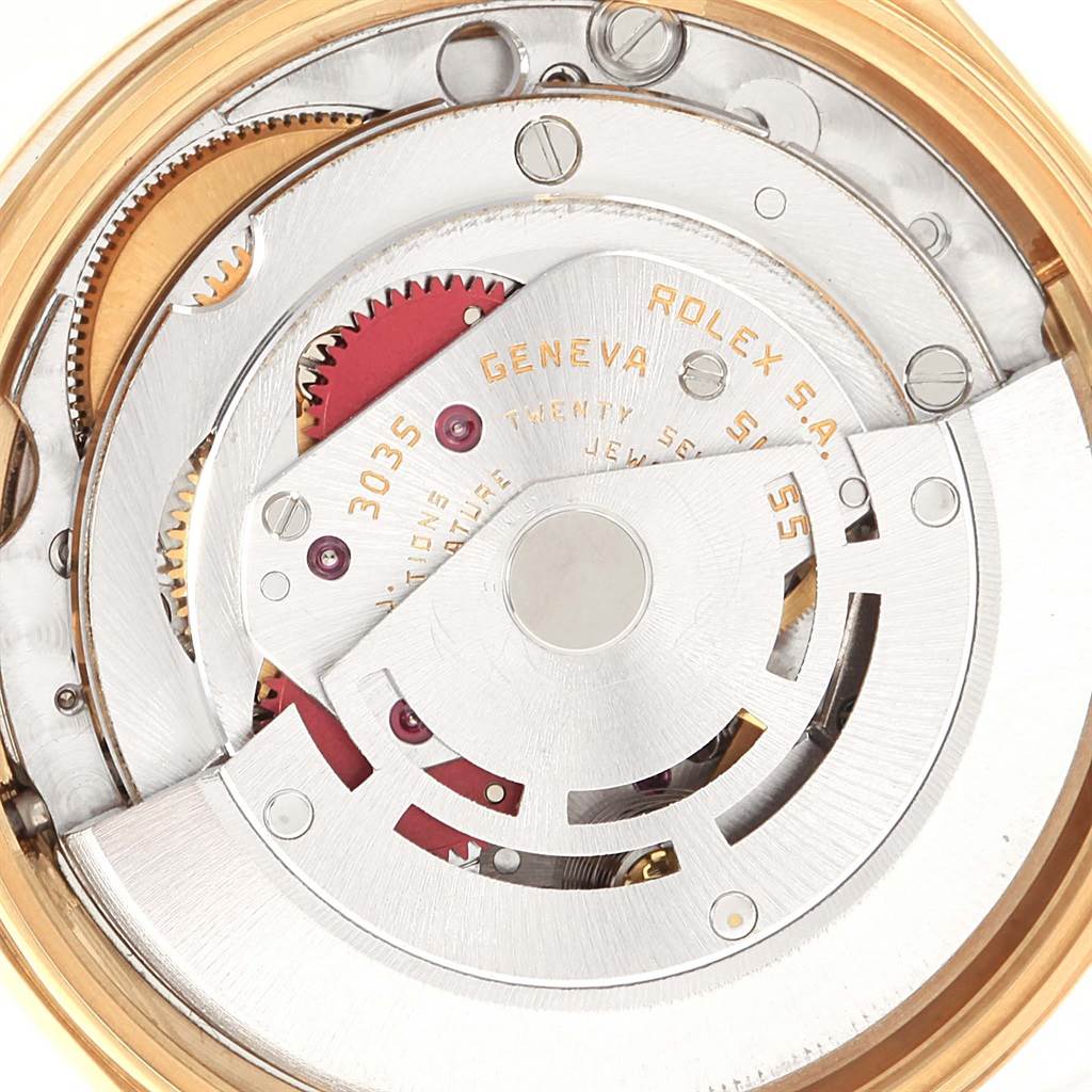 This image shows the inner movement mechanism of a Rolex President 15037 Men
s Yellow Gold Silver Dial 15037 Men
s Yellow Gold Silver Dial model watch from a top-down angle.