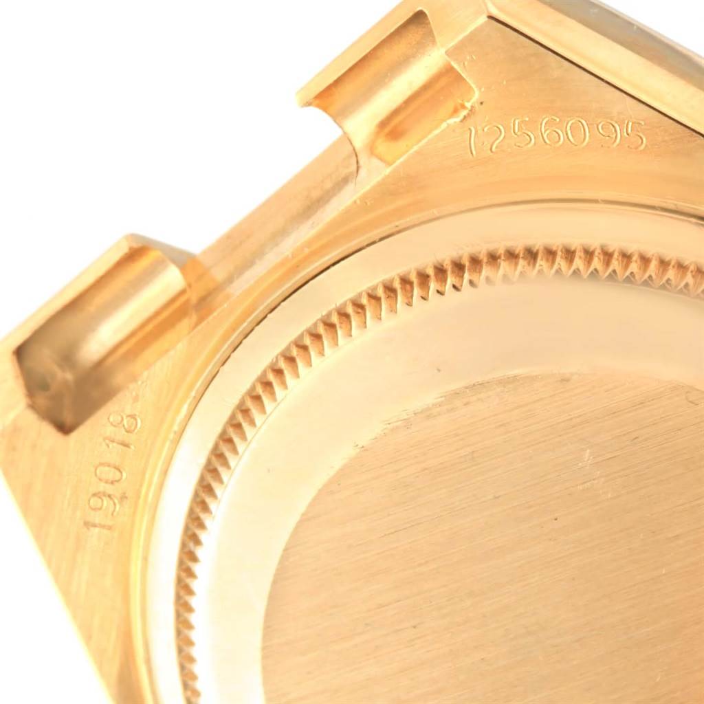 This close-up angle shows the back case and lugs of the Rolex President 19018 Men
s Yellow Gold Black Dial 19018 Men
s Yellow Gold Black Dial model watch.
