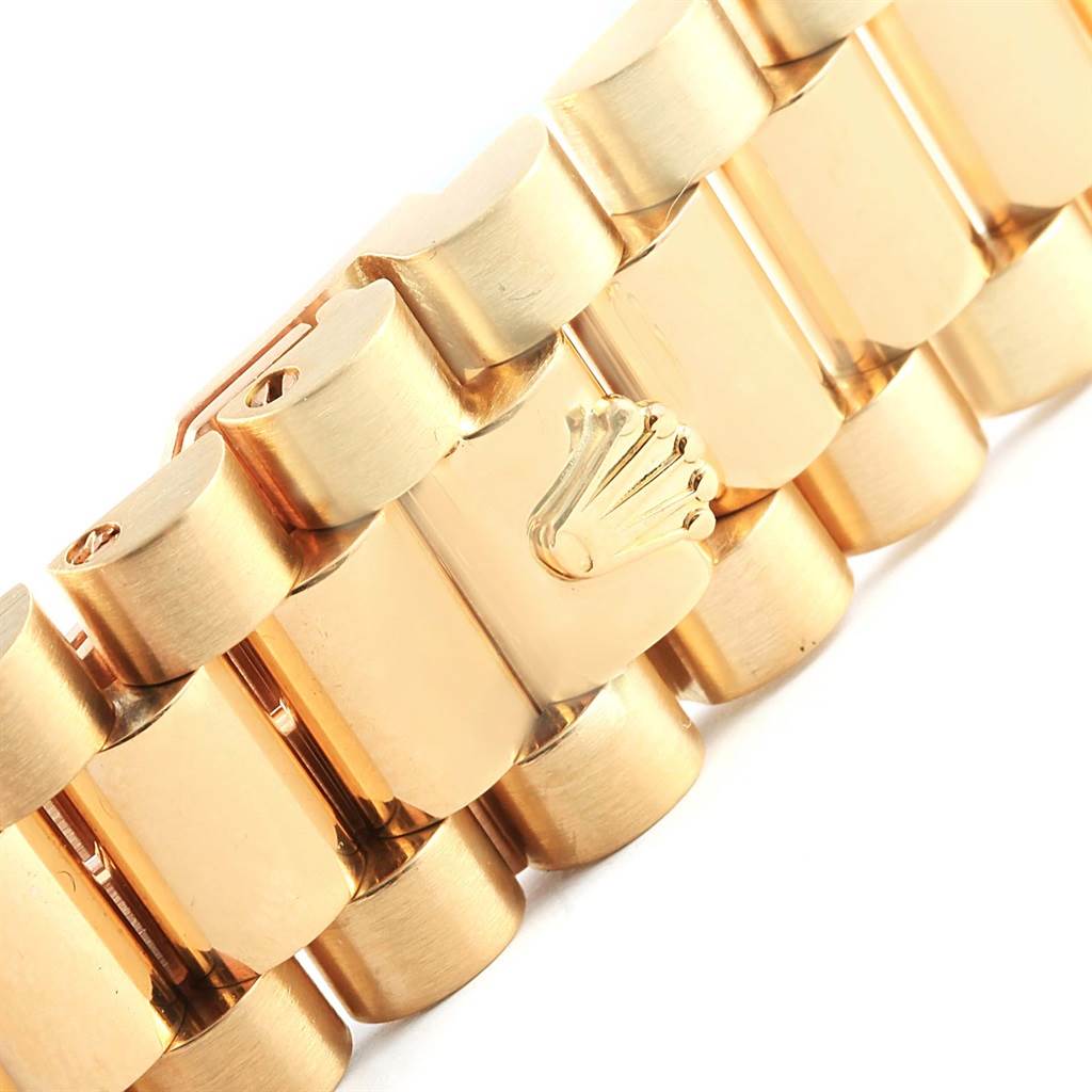 The image shows a close-up of the gold bracelet with the clasp of the Rolex President 18238 Men's Yellow Gold Champagne Dial 18238 Men's Yellow Gold Champagne Dial model watch.
