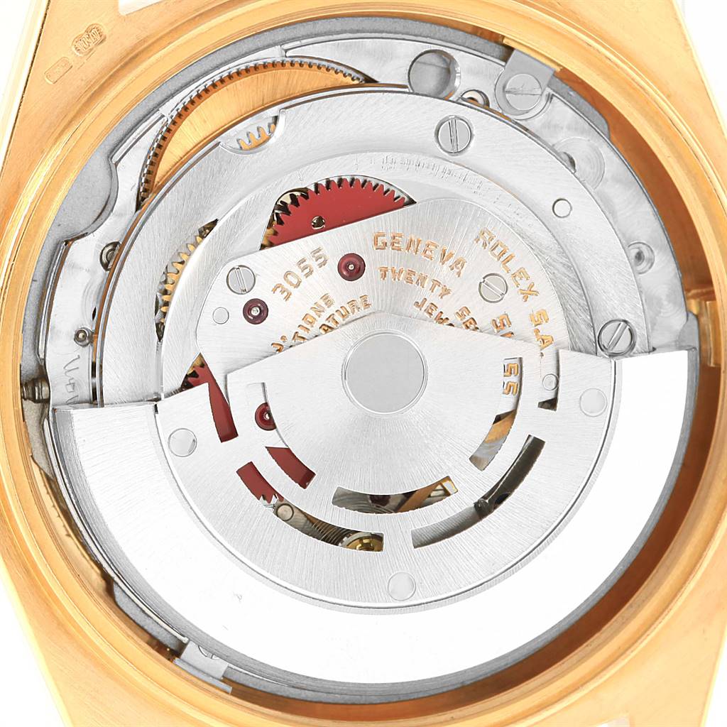 This image shows the internal mechanism view of the Rolex President 18038 Men
s Yellow Gold Beige Dial 18038 Men
s Yellow Gold Beige Dial model watch, displaying gears and components.