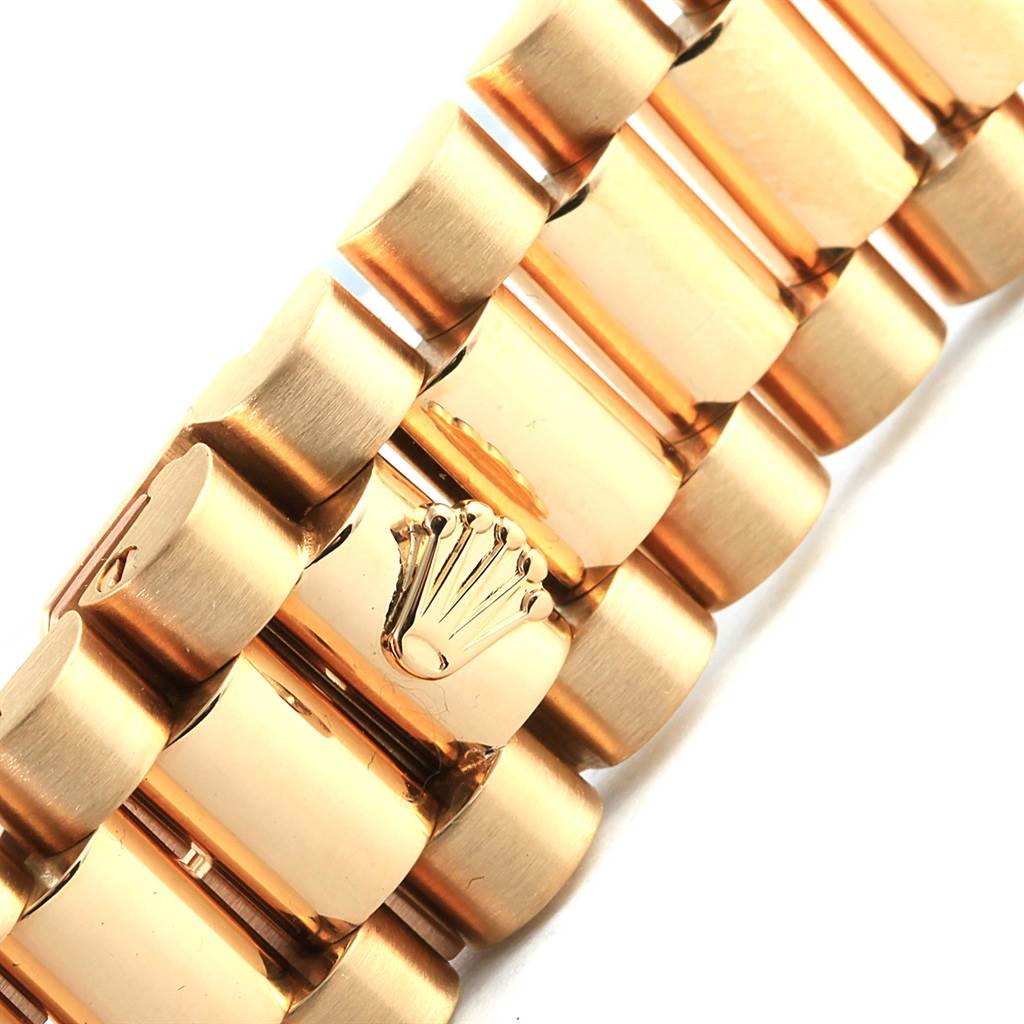 This image shows a close-up view of the gold bracelet and clasp of the Rolex President 18238 Men's Yellow Gold White Dial 18238 Men's Yellow Gold White Dial model watch.
