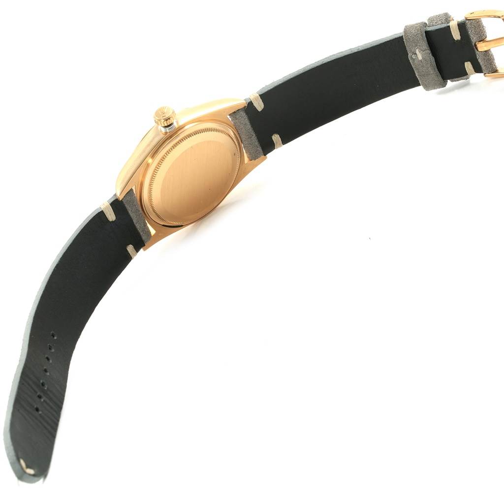 The image shows a side view of the back case and leather strap of a Rolex President 18078 Men
s Yellow Gold Black Dial 18078 Men
s Yellow Gold Black Dial model watch.