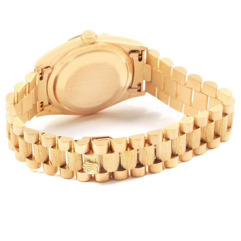 This image shows the backside and bracelet of the Rolex President 18308 Men
s Yellow Gold Black Dial 18308 Men
s Yellow Gold Black Dial model.