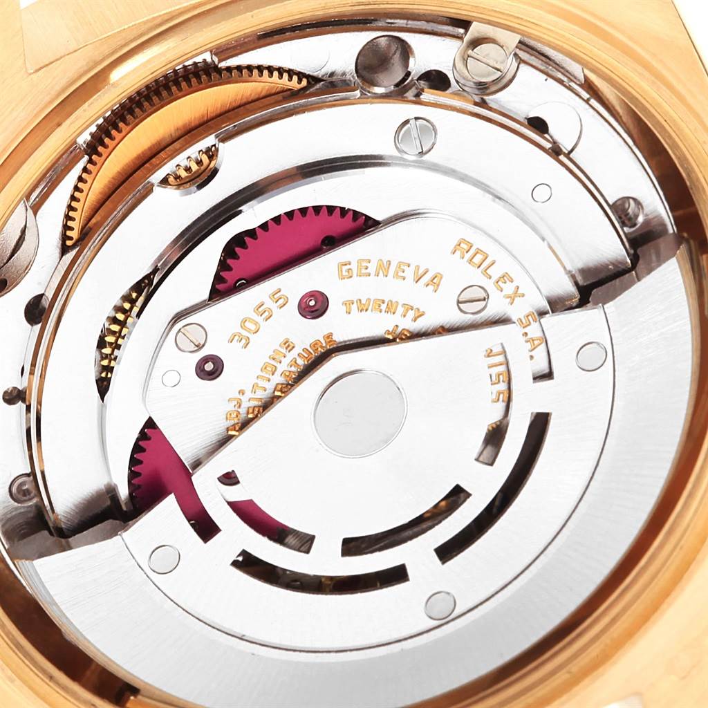This image shows the intricate inner workings of the Rolex President 18038 Men
s Yellow Gold Champagne Dial 18038 Men
s Yellow Gold Champagne Dial model watch from a top-down angle.