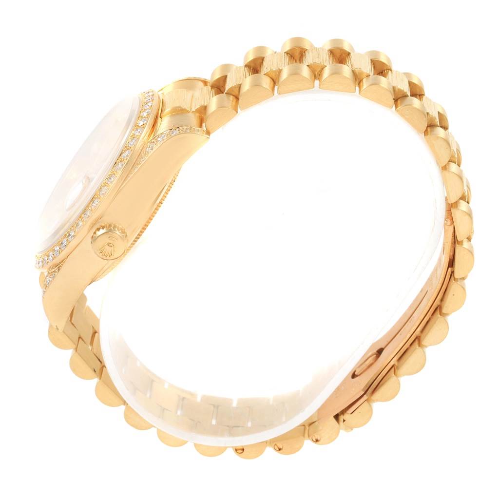 The image shows the side profile of a Rolex President 18138 Men
s Yellow Gold Champagne Dial 18138 Men
s Yellow Gold Champagne Dial model watch, highlighting the bezel and bracelet.