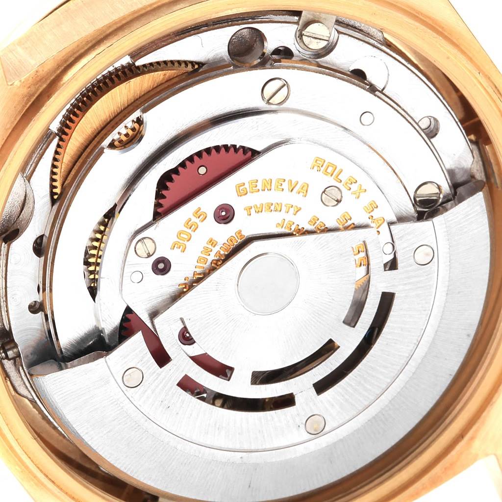 This image shows the internal mechanism of a Rolex President 18138 Men
s Yellow Gold Champagne Dial 18138 Men
s Yellow Gold Champagne Dial model watch from the back angle, featuring gears and the rotor.