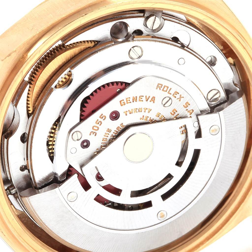 This image shows a close-up view of the inner gears and mechanisms of a Rolex President 18038 Men
s Yellow Gold Champagne Dial 18038 Men
s Yellow Gold Champagne Dial model watch.
