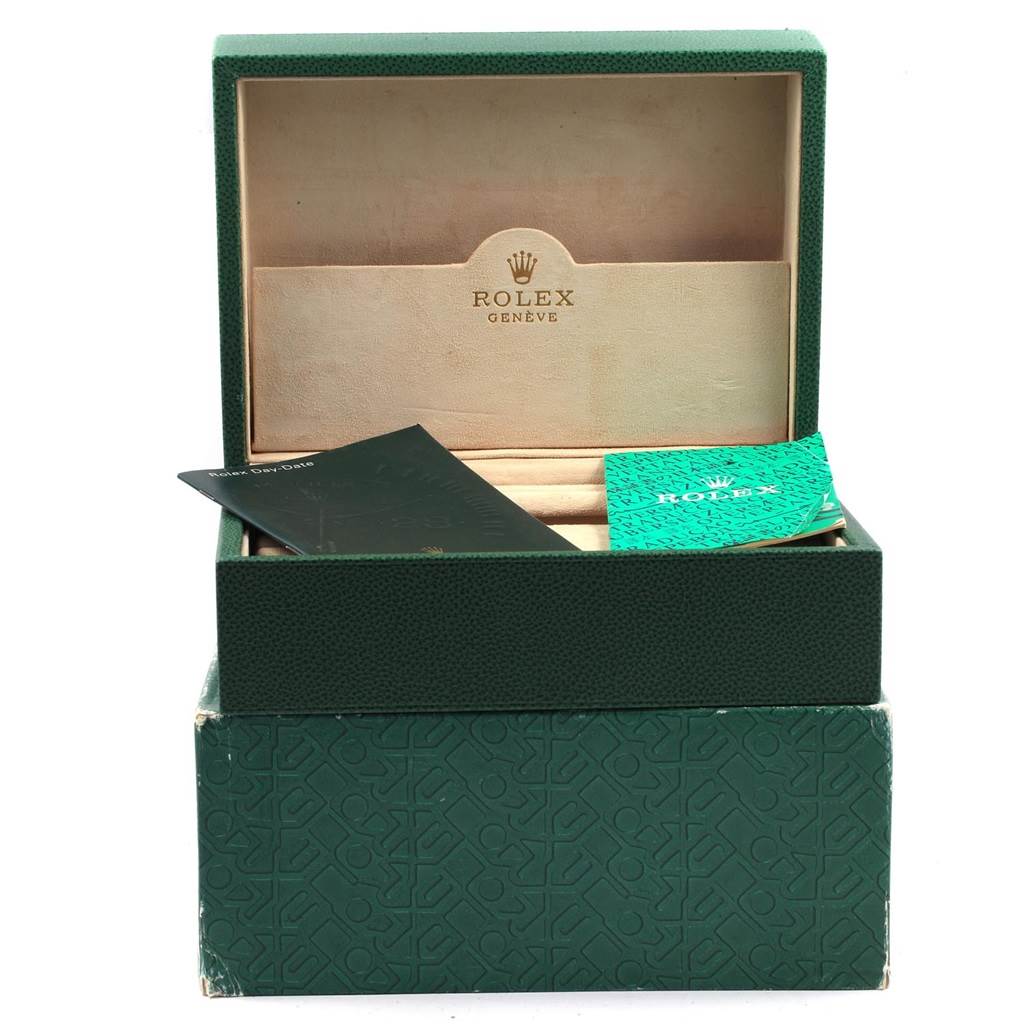 This shows the open green box and booklets for a Rolex President 18238 Men
s Yellow Gold Black Dial 18238 Men
s Yellow Gold Black Dial model watch.