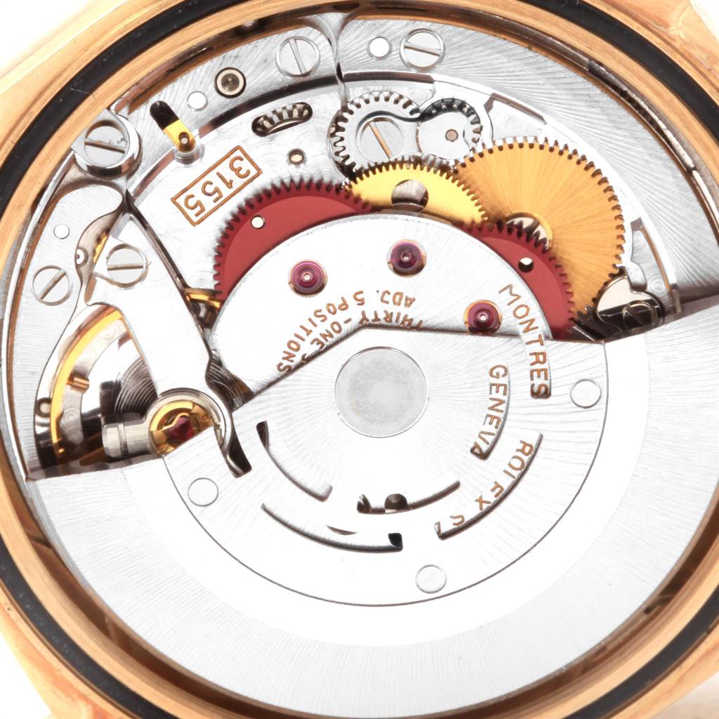 This image shows the internal mechanism and gears of the Rolex President 18248 Men
s Yellow Gold Champagne Dial 18248 Men
s Yellow Gold Champagne Dial model watch from a top-down angle.