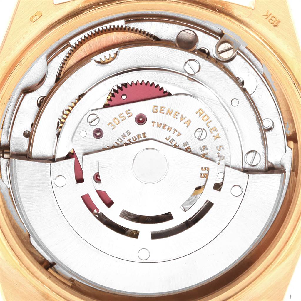 The image shows the internal mechanism of a Rolex President 18038 Men
s Yellow Gold Brown Dial 18038 Men
s Yellow Gold Brown Dial watch, focusing on the intricate gears and movement components.