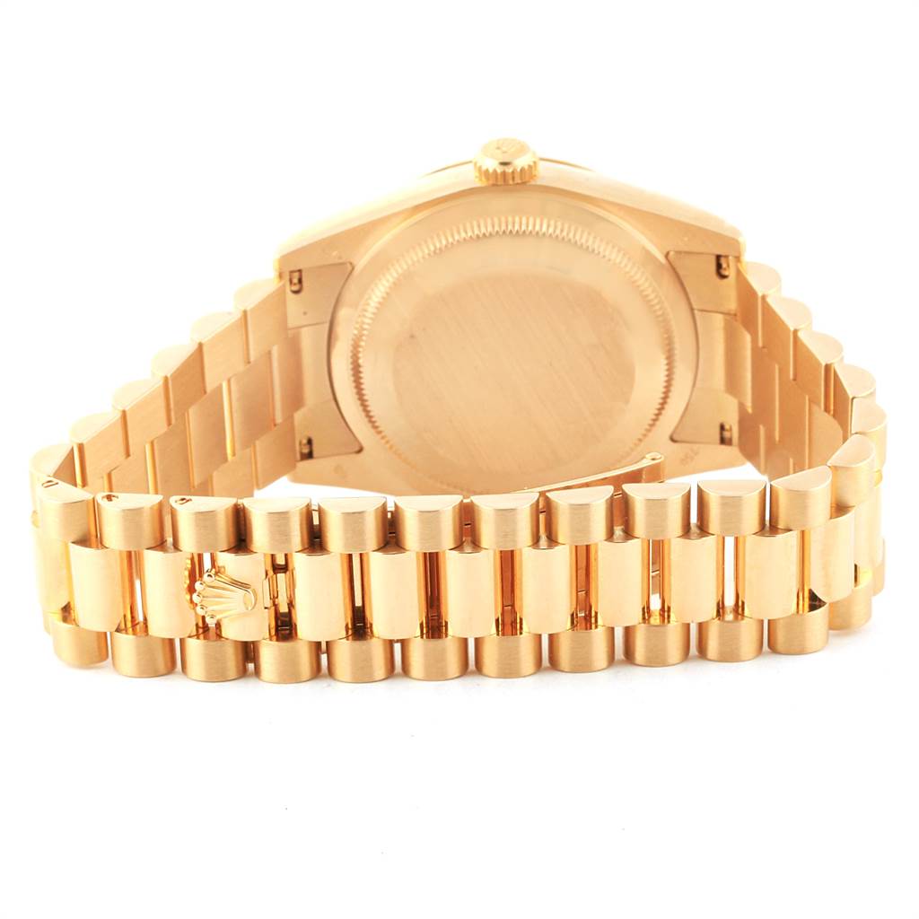 This image shows the back case and bracelet of the Rolex President 118238 Men
s Yellow Gold White Dial 118238 Men
s Yellow Gold White Dial model watch in a gold finish.