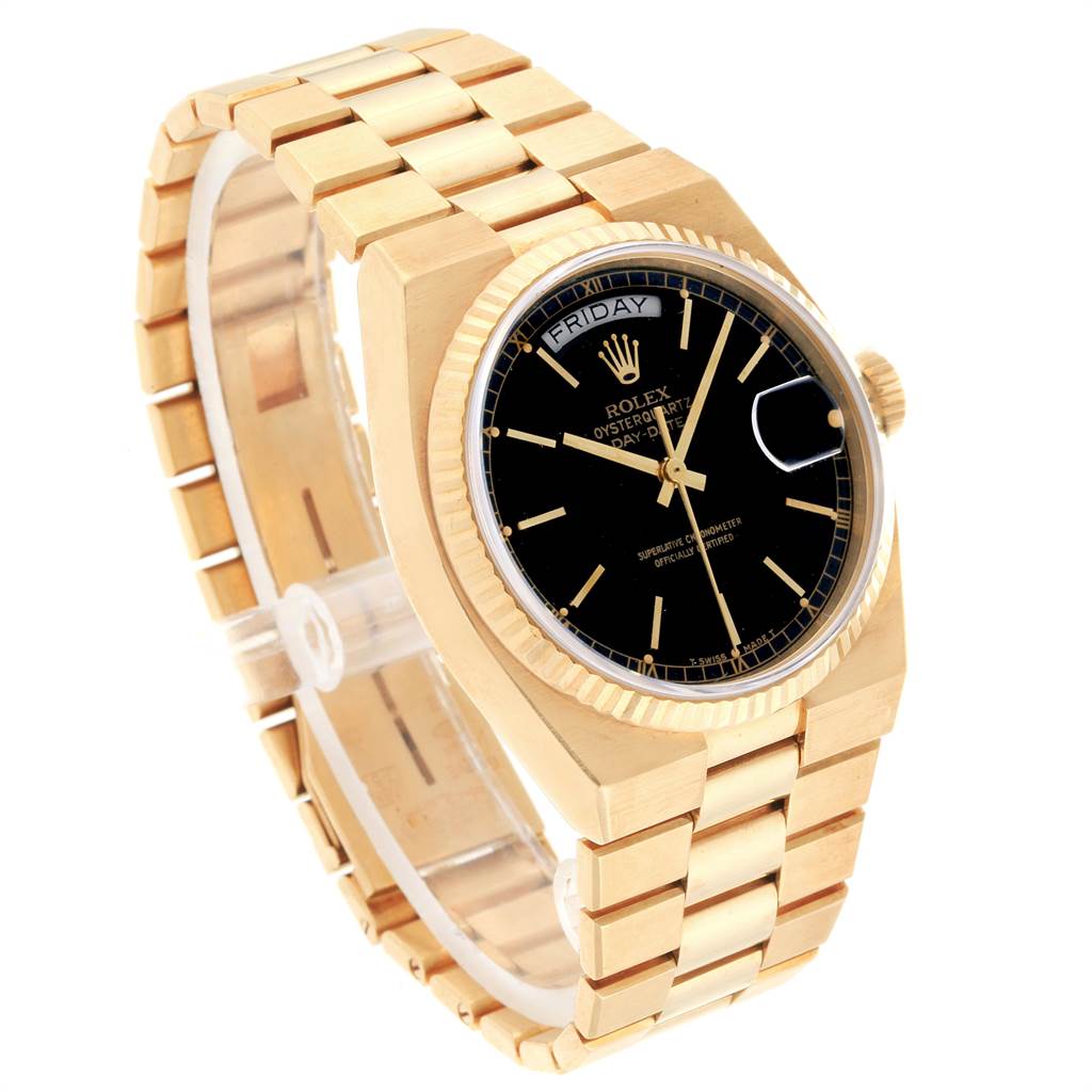 This image shows a side view of the Rolex President 19018 Men
s Yellow Gold Black Dial 19018 Men
s Yellow Gold Black Dial model, featuring its gold bracelet, black dial, and date display.