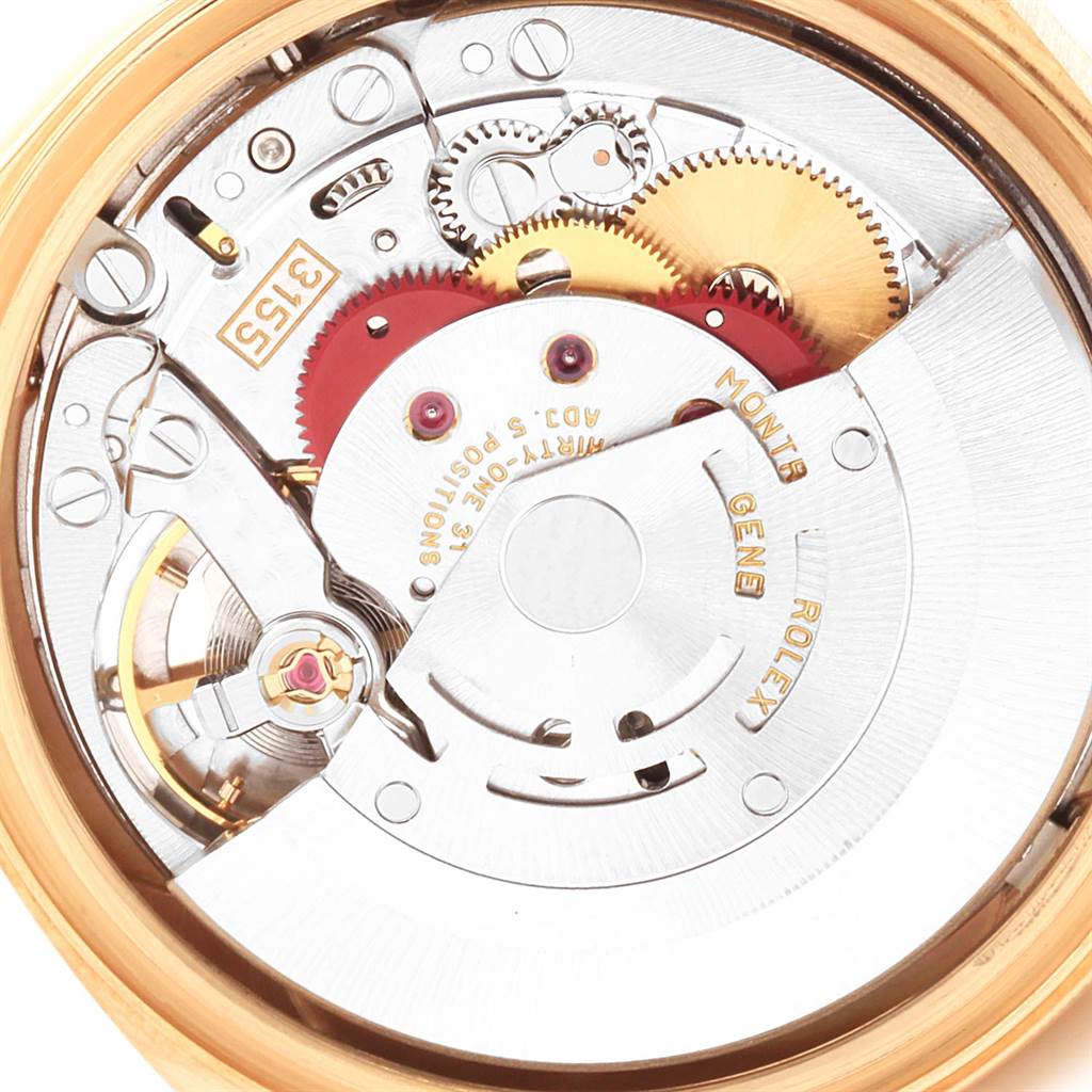 This image shows an inner view of the Rolex President 18238 Men
s Yellow Gold Champagne Dial 18238 Men
s Yellow Gold Champagne Dial model watch movement, highlighting gears and mechanical components.