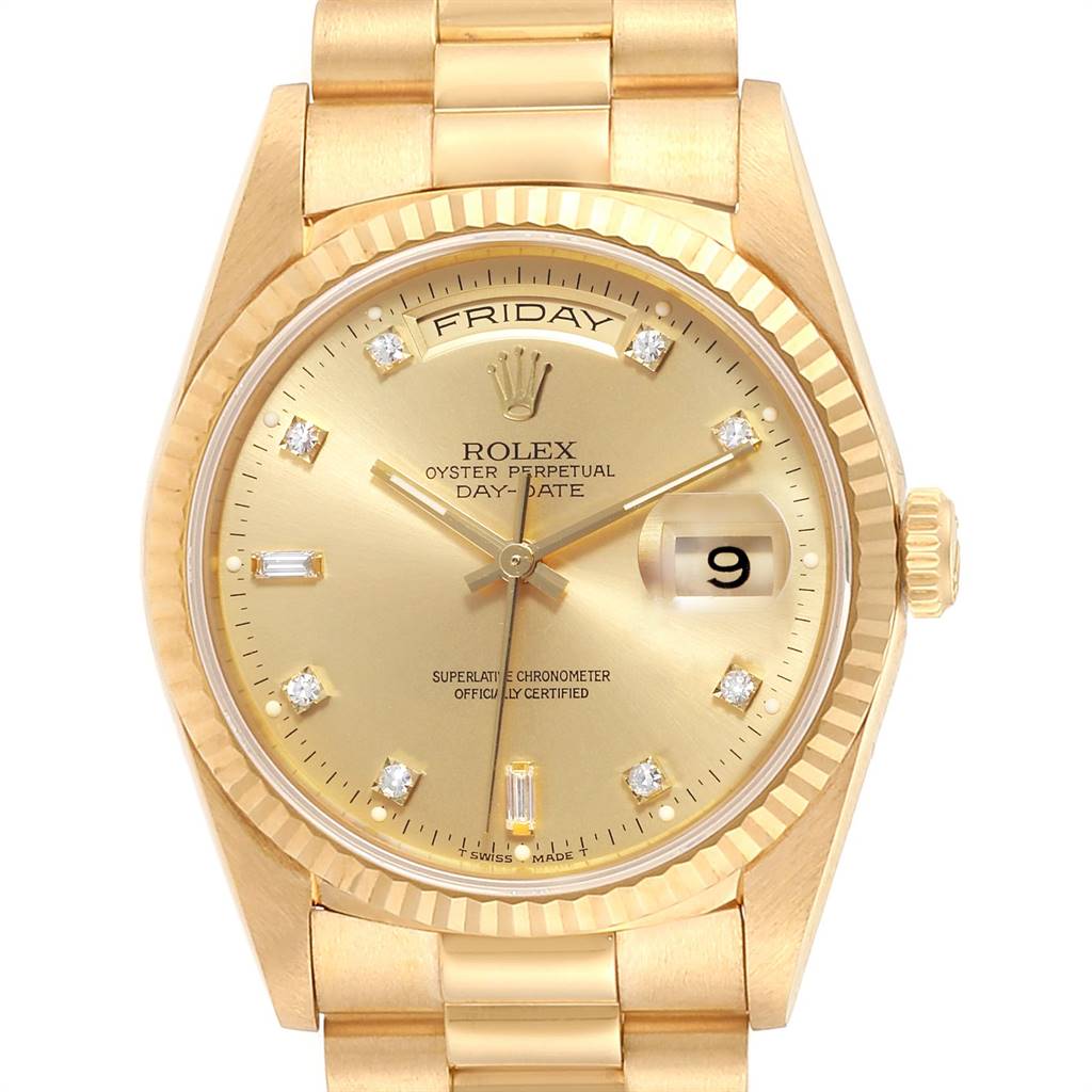 This is a frontal view of the Rolex President 18238 Men
s Yellow Gold Champagne Dial 18238 Men
s Yellow Gold Champagne Dial model watch, showcasing its dial, day-date display, hour markers, and bracelet.