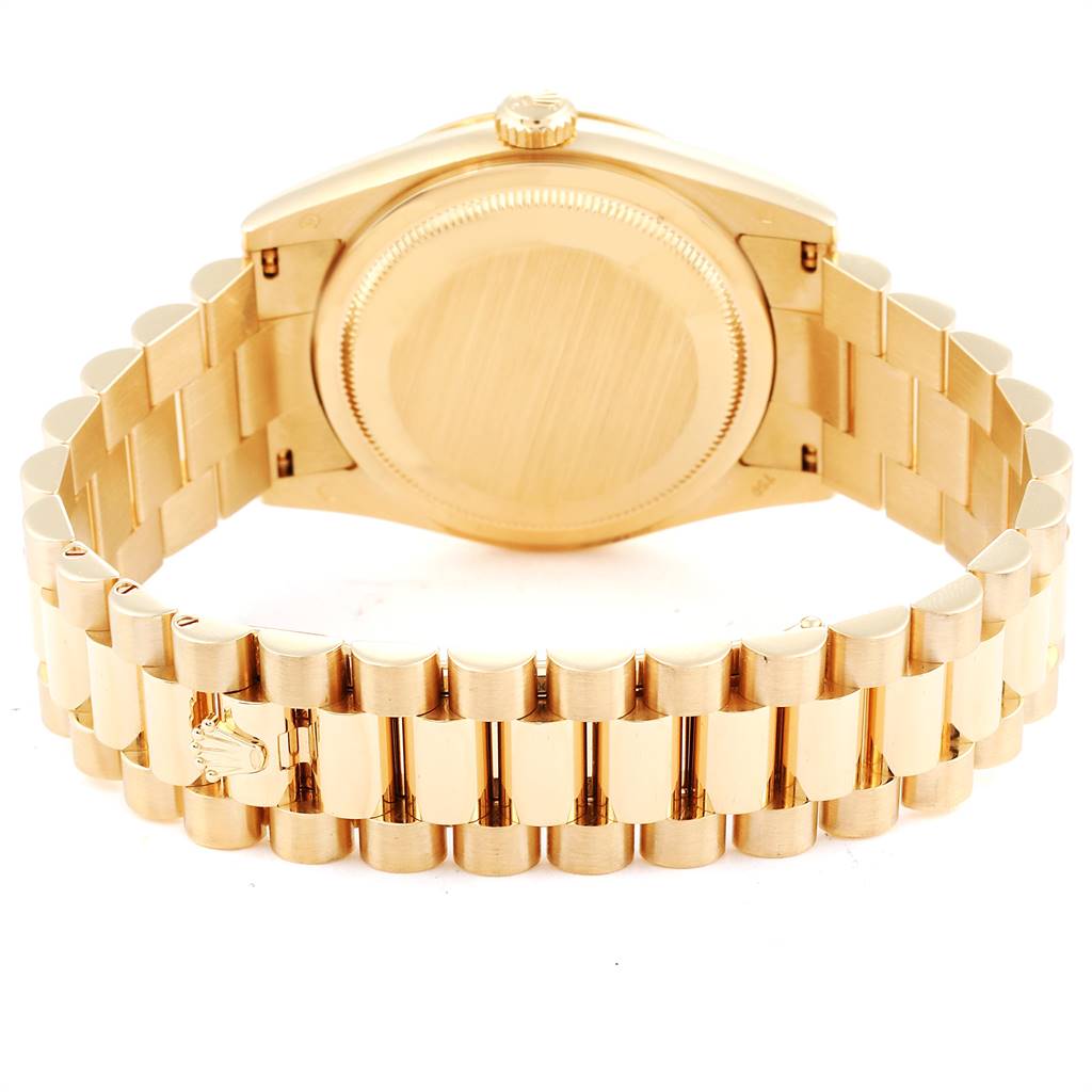 The image shows the back case and the gold bracelet of a Rolex President 118338 Men
s Yellow Gold Silver Dial 118338 Men
s Yellow Gold Silver Dial model watch.