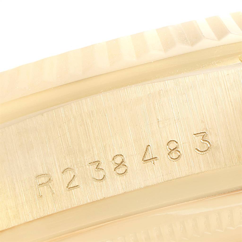 The image shows a close-up of the case back of a Rolex President 18038 Men
s Yellow Gold Black Dial 18038 Men
s Yellow Gold Black Dial model, highlighting its engraved serial number.