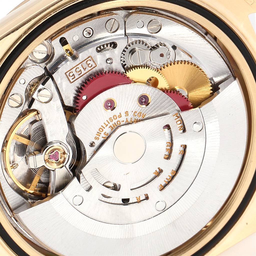 Close-up of the internal mechanism of a Rolex President 18238 Men
s Yellow Gold Champagne Dial 18238 Men
s Yellow Gold Champagne Dial model watch, showing gears, cogs, and the rotor.