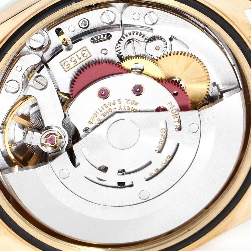 This close-up image shows the internal mechanical movement of a Rolex President 18238 Men
s Yellow Gold Champagne Dial 18238 Men
s Yellow Gold Champagne Dial model watch, highlighting its gears and components.